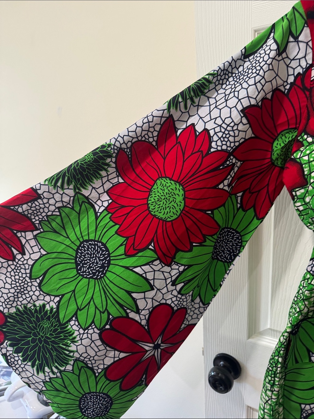 Floral Print kimono style dress in Red, Green, White flowered pattern - Picture 4 of 7